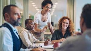 Cum conduc femeile consultant în marketing strategiile din 2025